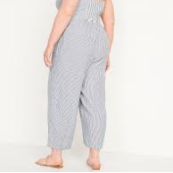 NWT L Striped Smocked Cropped Knotted
Sailor/coastal Linen-Blend Cami Jumpsuit - Picture 11 of 11